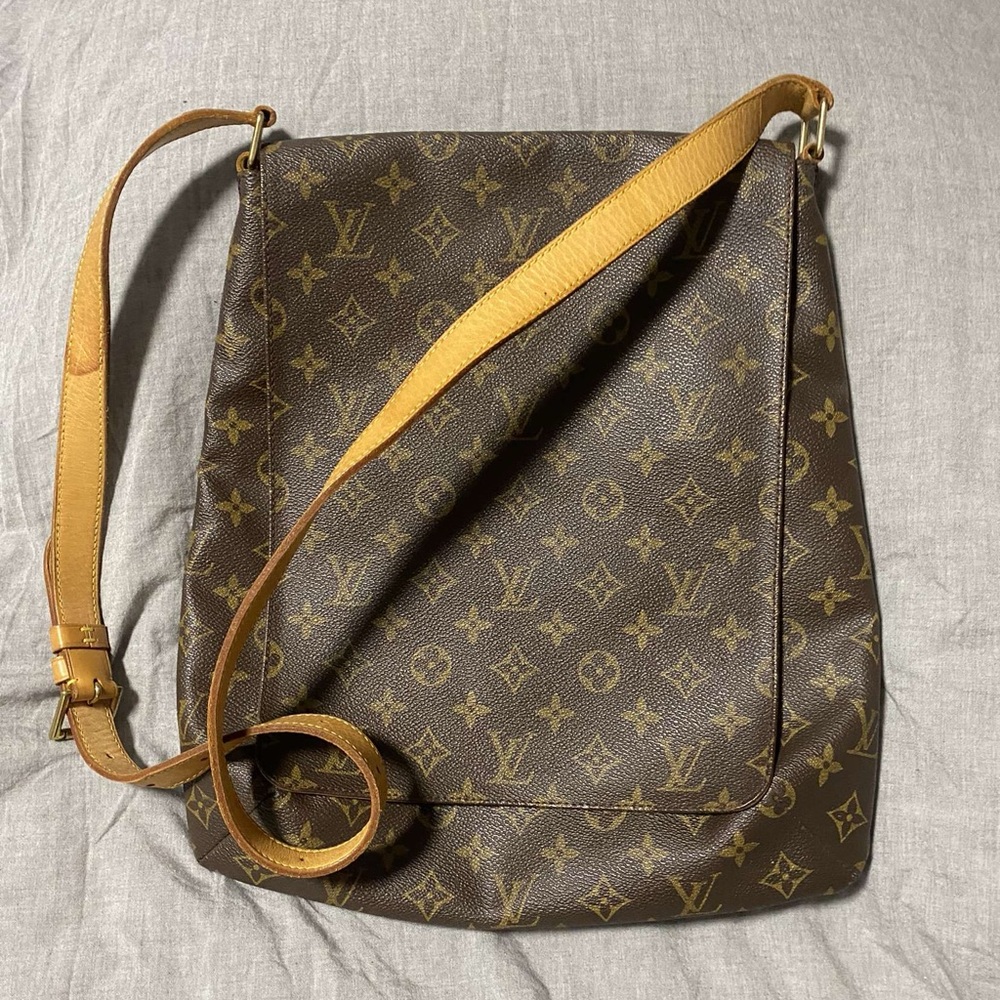 Louis Vuitton purse